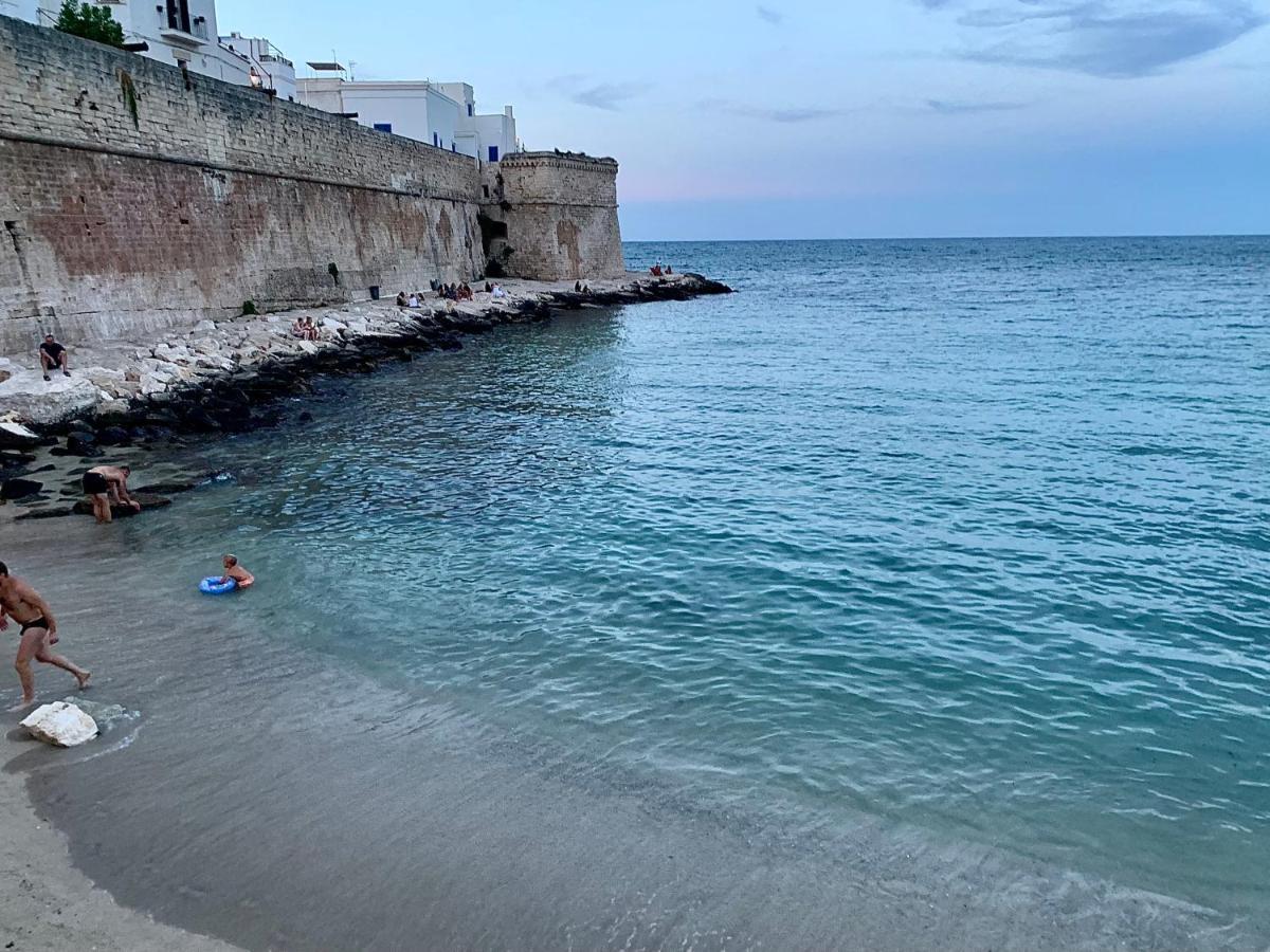 Dimora Di Donna Apartment Monopoli Bagian luar foto
