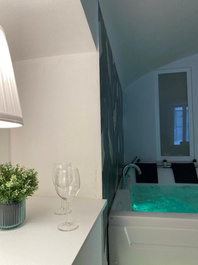 Dimora Di Donna Apartment Monopoli Bagian luar foto